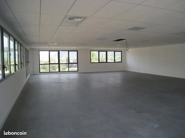 Bureaux 61 m²