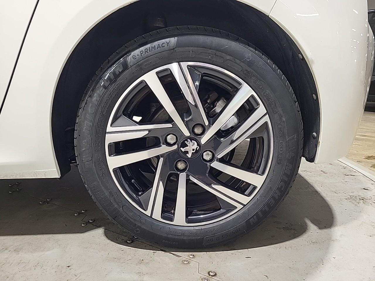 Peugeot 208 puretech 100 s&s eat8 roadtrip — photo 16