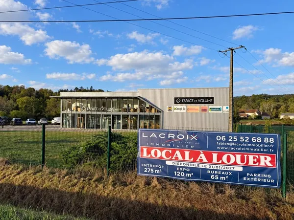 À LOUER ENSEMBLE COMMERCIAL DE 500 M2 AXE AUXERRE / AVAL