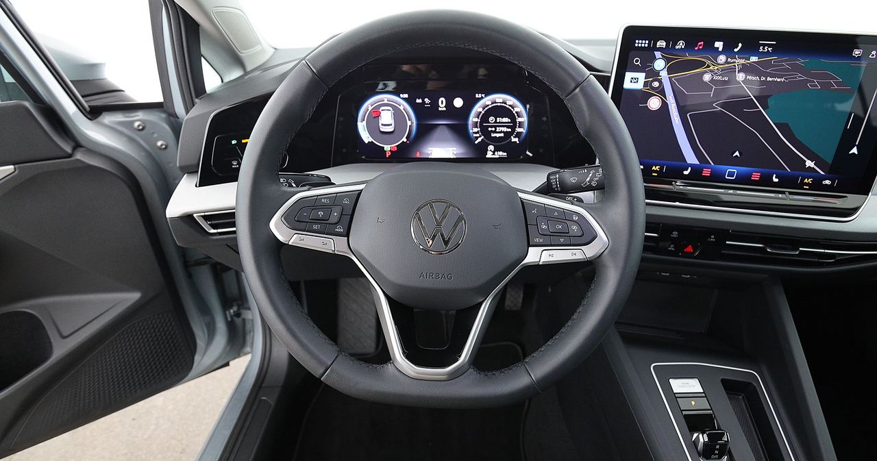 Volkswagen Golf 8 — photo 26