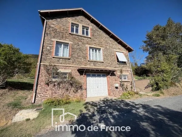 Beaux volumes pour cette maison en pierre de 135m2