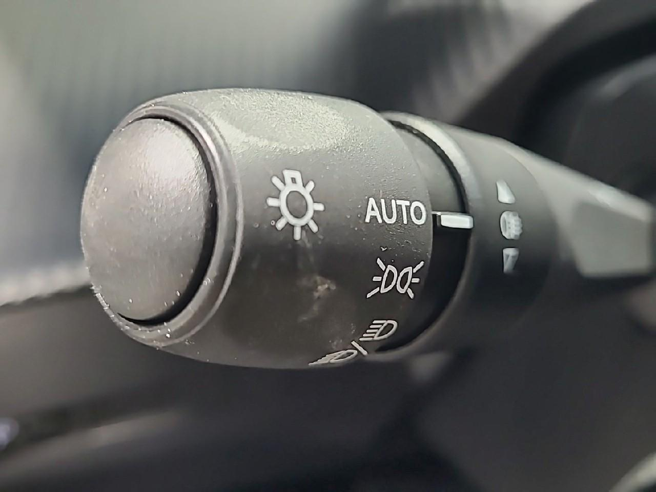Peugeot 208 hybrid 100 e-dcs6 allure — photo 27