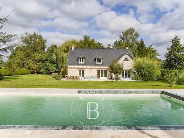 Propriété - 8p - Piscine - Saint-Etienne-La-Thillaye