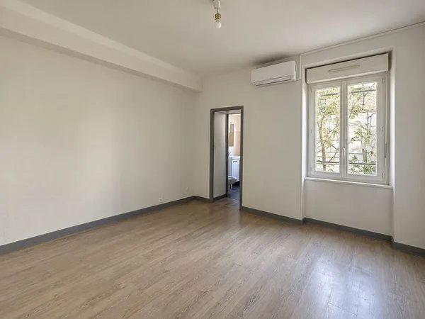 AVENUE DES RUCHOUX - STUDIO