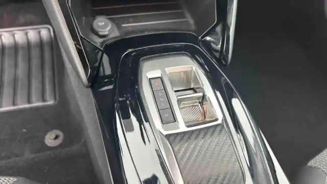 Peugeot 208 hybrid 110 ch e-dcs6 — photo 19