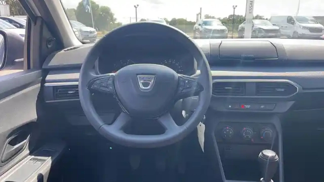 Dacia Sandero sce 65 — photo 15