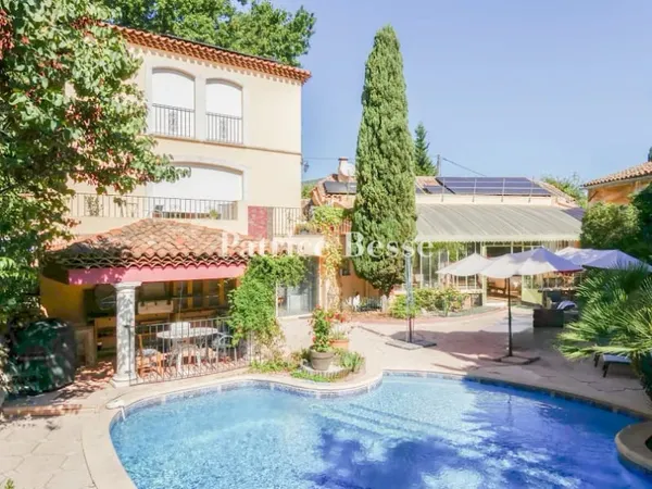 Maison 7 pièces 350 m²
