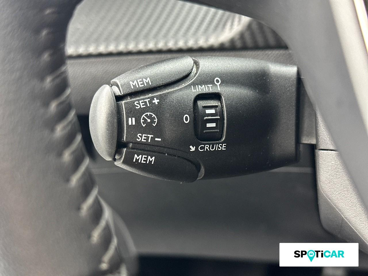Peugeot 208 1.2 puretech 100ch s&s style 118g — photo 18