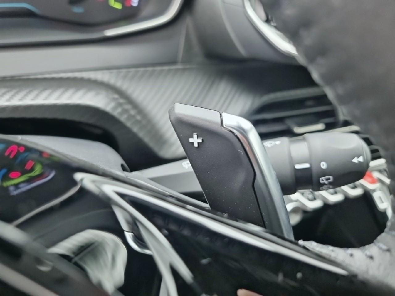 Peugeot 2008 hybrid 145 e-dcs6 style — photo 26