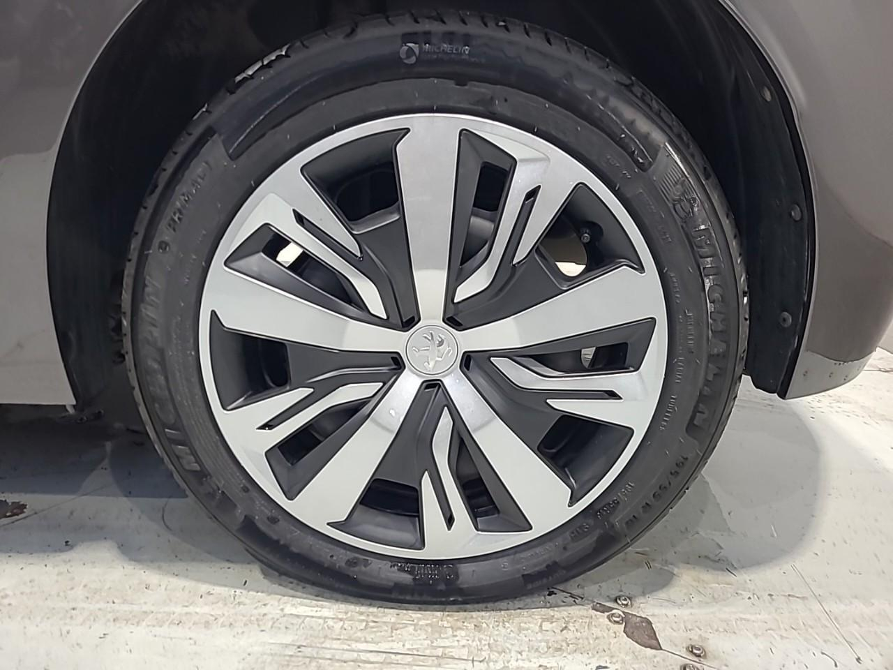 Peugeot 208 puretech 75 s&s bvm5 active pack — photo 16