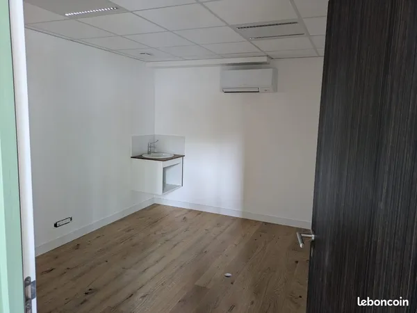 Bureau et espace de travail Location Angers  12m² 520€
