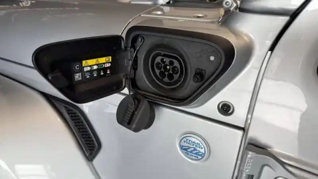 Jeep Wrangler unlimited 4xe 2.0 l t 380 ch phev 4x4 bva8 — photo 12