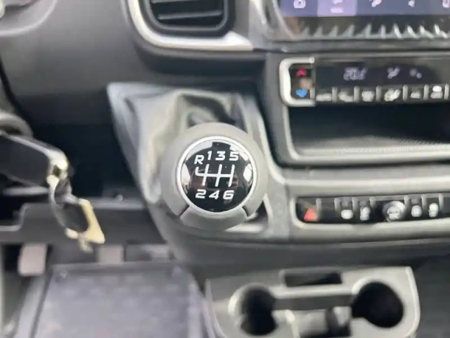 Citroën Jumper fgn 3.3t d l2h2 140 ch manuelle — photo 54
