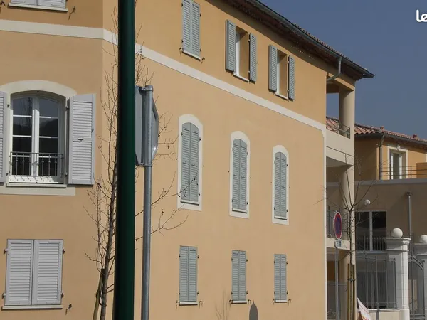 LOUE T2 - plein sud de 38 m² avec garage privatif fermé - Résidence sécurisée - La Roque-d'Anthéron