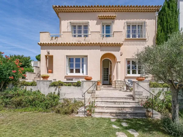 MAISON FAMILIALE AVEC 4 CHAMBRES ET UNE PISCINE - LA PLAGE - 13