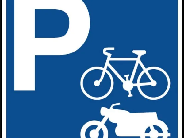 Parking moto Dans grand garage sécurisé