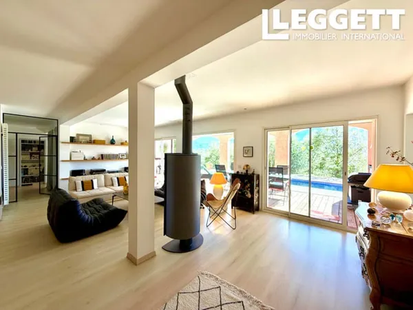 Maison individuelle comprenant 2 appartements, piscine, jardin, 2 garages et vue montagnes