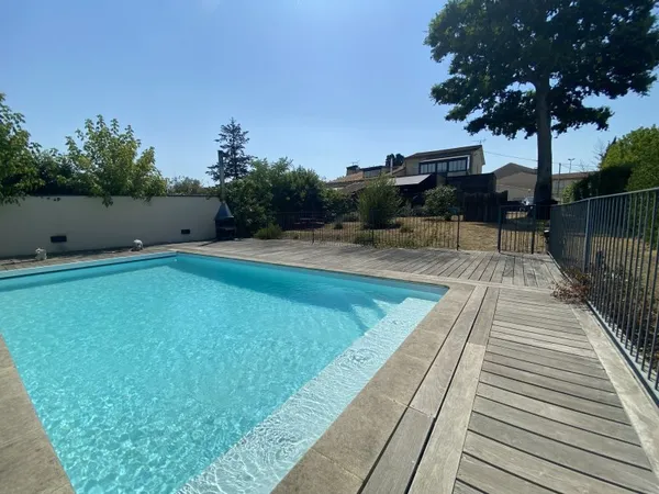 LUDON MEDOC Superbe cadre de vie : 1165m² de terrain 216m² hab piscine pool house atelier gge