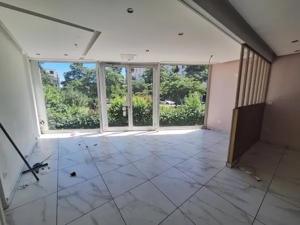 Local commercial 135 m²