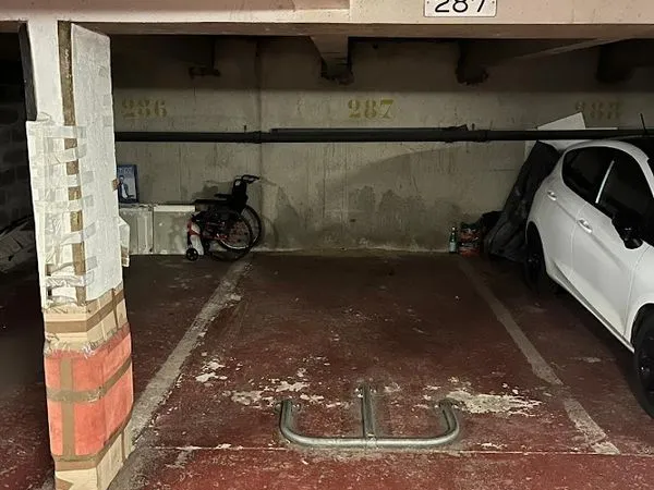 Emplacement de parking couvert proche gare