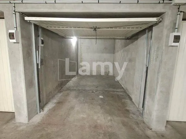 Parking 12 m²