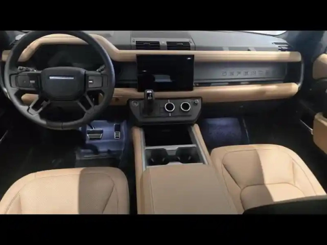 Land Rover Defender 110 2.0 p300e phev x — photo 11