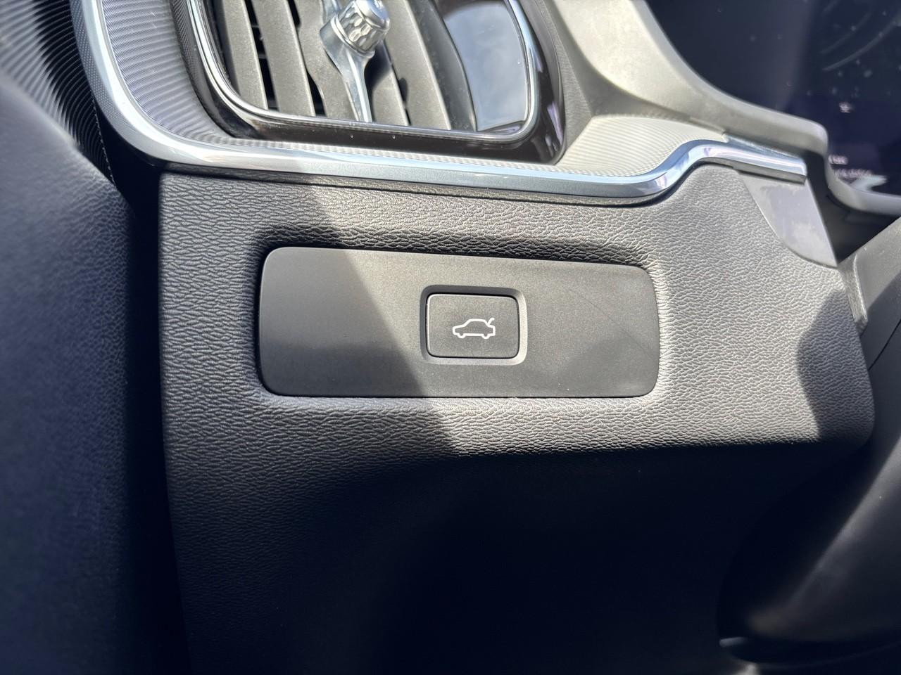 Volvo Xc60 b4 197ch plus style dark geartronic — photo 16