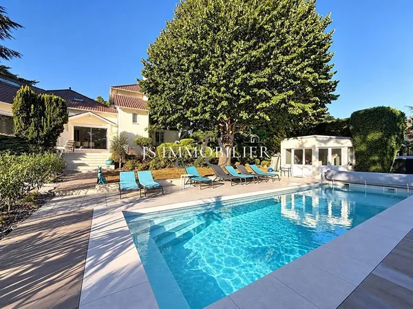 Maison 9 pièces 350 m²