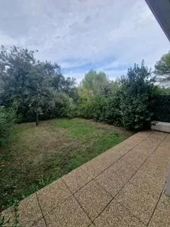 Deux pièces de 47m² avec terrasse de 30m², cave et parking !