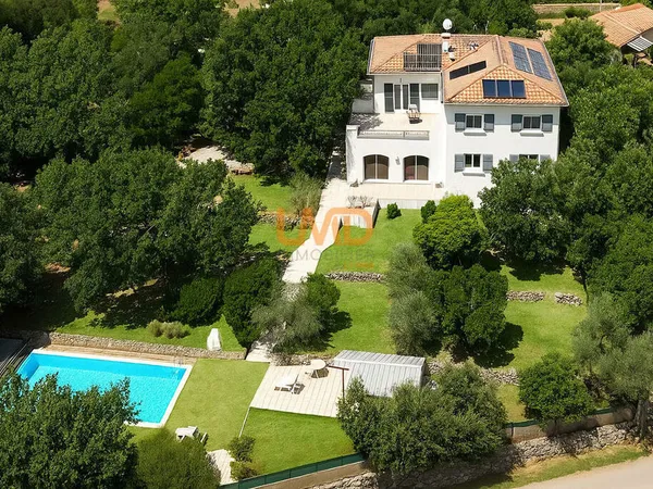 Saint Maximin: maison 286m2 sur 5000m2 - 6 voire 7 chambres