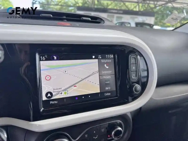 Renault Twingo iii e-tech — photo 24