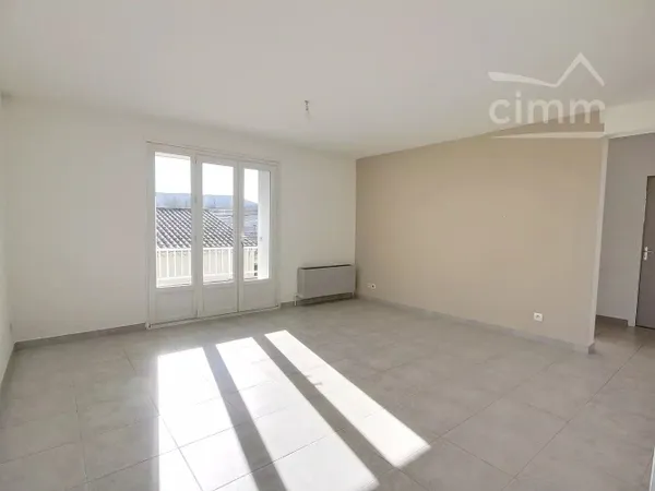 APPARTEMENT F3 avec balcon, garage et parking