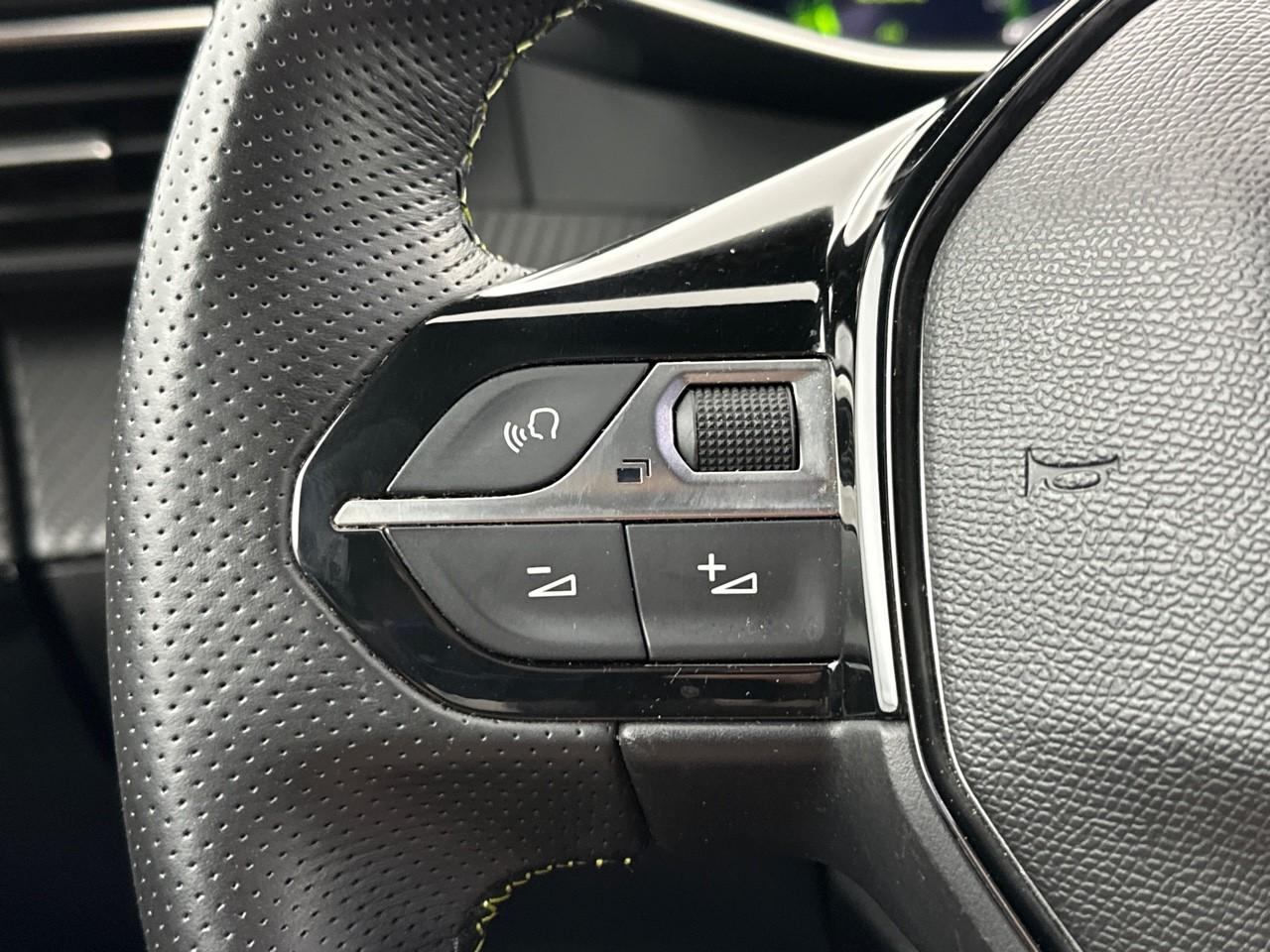 Peugeot 208 puretech 100 s&s bvm6 gt pack — photo 20