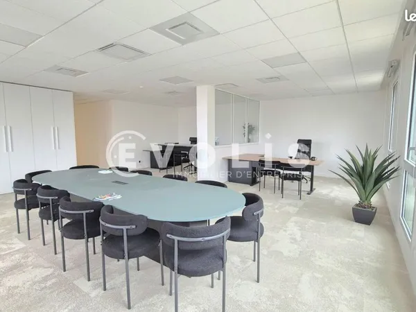Bureau 143 m²