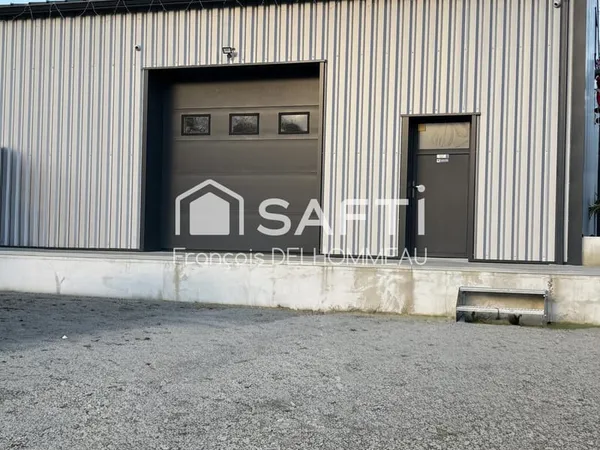 Atelier de 130m2 avec bureau et place de parking