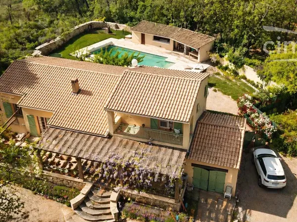 Belle maison avec piscine et pool house