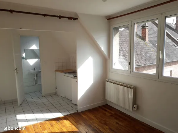 Beauvais centre studio 17m² 310 + 15 charges des communs
