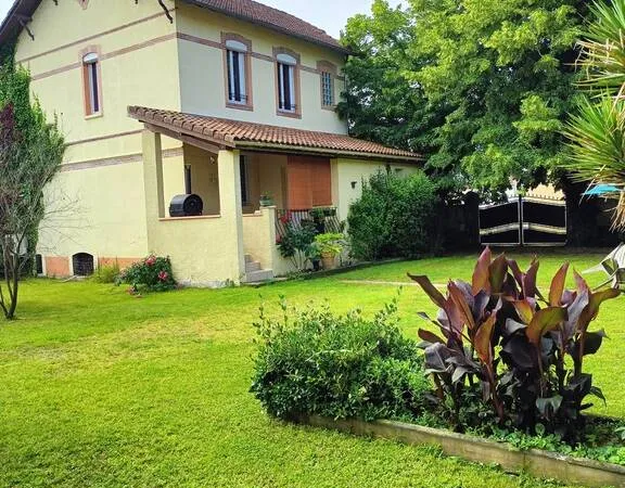 Maison 6 pièces 240 m²