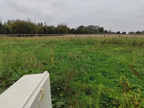 Terrain 700 m²
