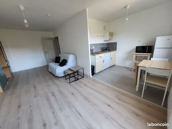 Elégant et lumineux studio 32 m² Refait à Neuf & Meublé | Île de Nantes - Au pied du Tram Vincent Gâ
