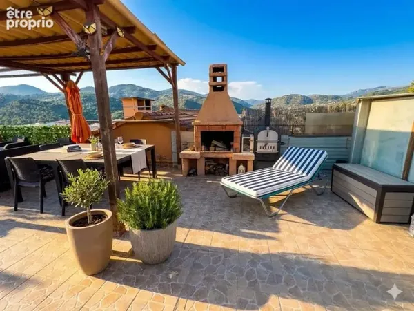 RARE Duplex avec rooftop privatif de 55 m2 à La Trinité, aux portes de Nice