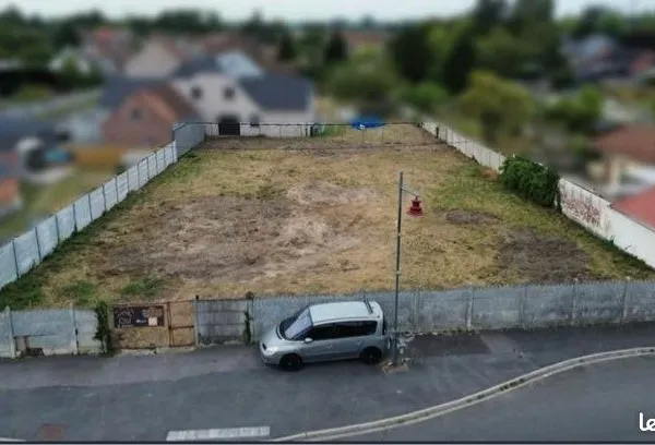 Terrain nu à louer / 1157m2 / 31m de façade / Axe principal de Vieux-Condé / disponible de suite