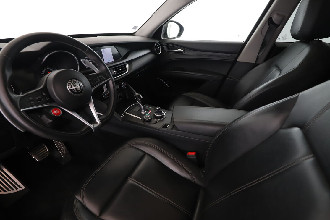 Alfa Romeo Stelvio 2.2 Diesel Executive AT8 — photo 10