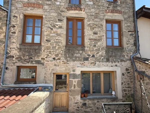 Maison de ville rénovée avec terrasse - Mornant centre