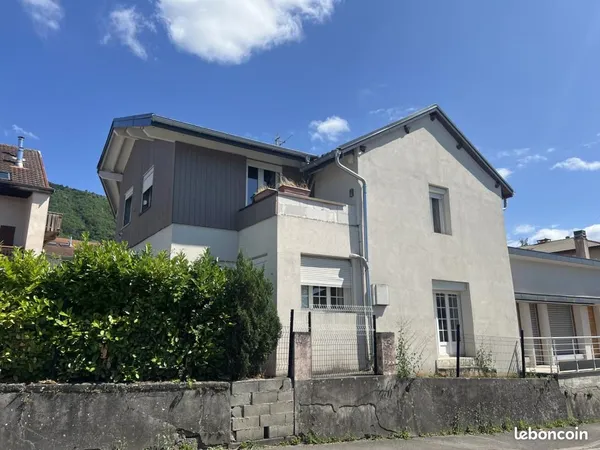 Maison 10 pièces 244 m²