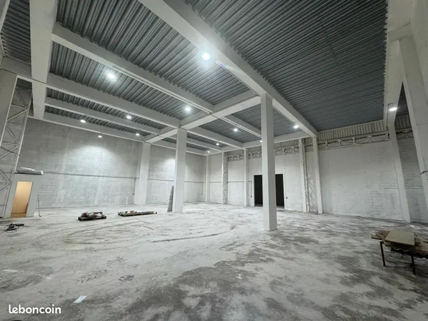 ENTREPOT 615 m2 PERSAN