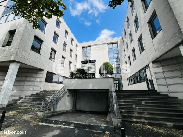 Bureau 1 747 m²