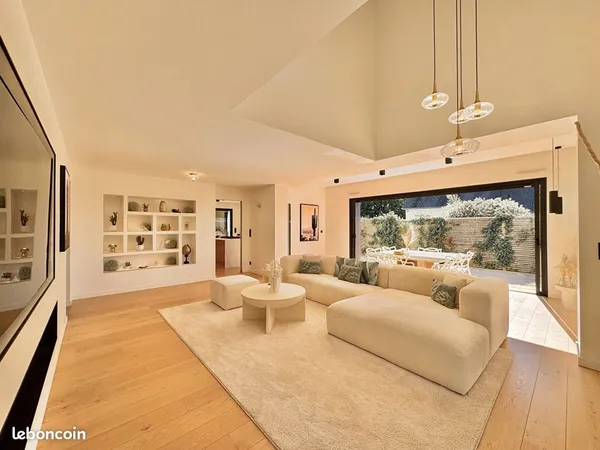 Maison 8 pièces 214 m²
