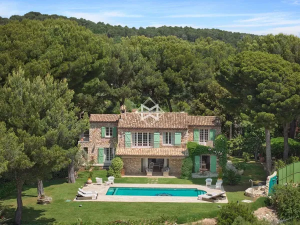 Villa 8 pièces 300 m²