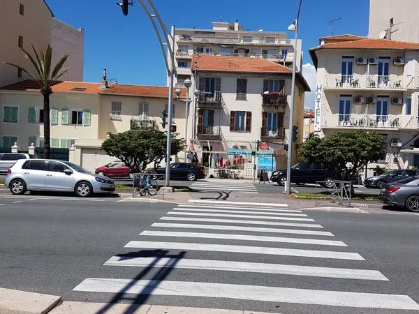CESSION DE FONDS DE COMMERCE / DROIT AU BAIL — EMPLACEMENT unique (VUE MER)